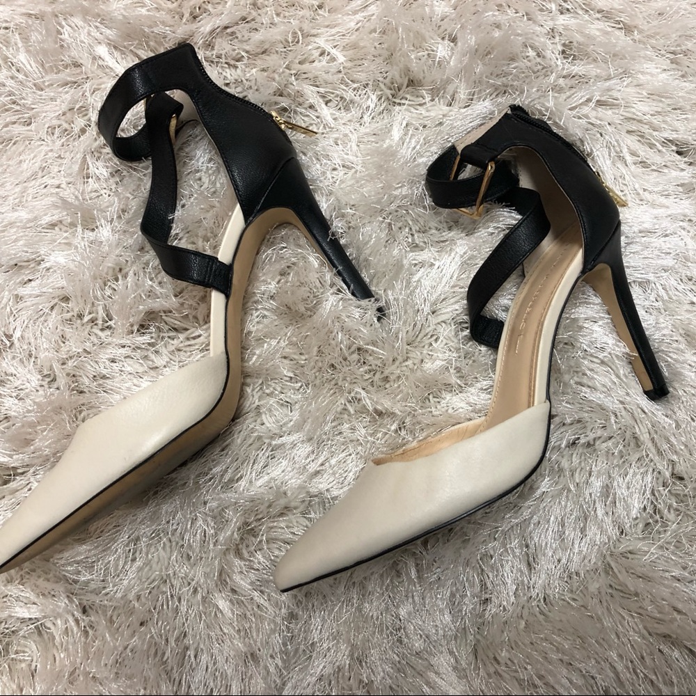 Black/White BANANA REPUBLIC heels w/ hold clasp!